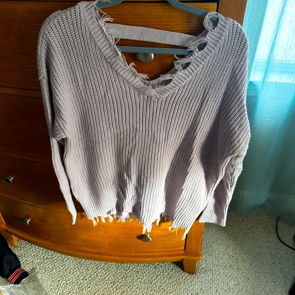Moon & Madison women’s M lavendar frayed edge style v-neck, v-back knit sweater - Picture 2 of 7